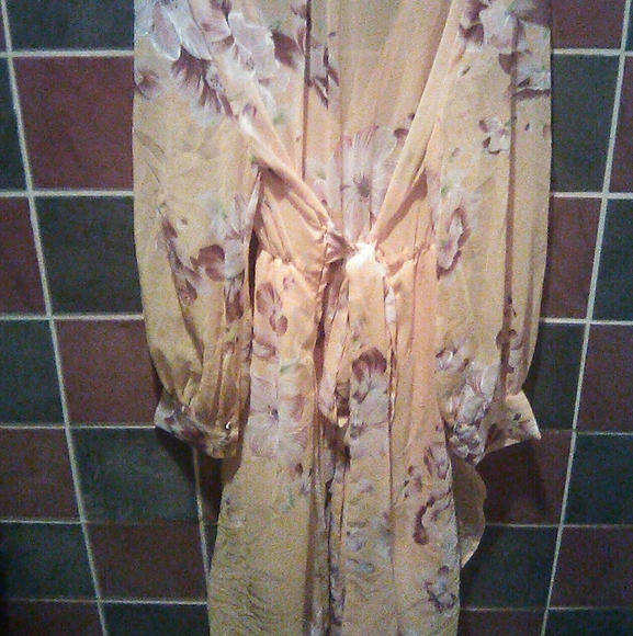 Bohemian Bishop's sleeve v-neck ruffle floral maxi - Picture 6 of 15